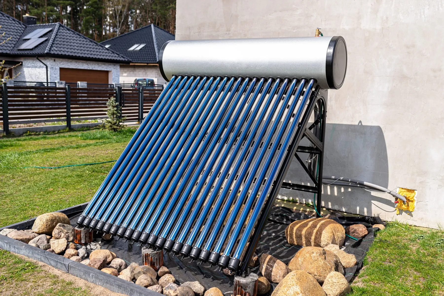 PCERS Imgi 5 How Does A DIY Solar Water Heater Work GettyImages 1395492036